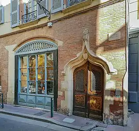 Boutique et porte.