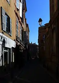 La rue Bouquières à la hauteur de l'hôtel de Puivert.