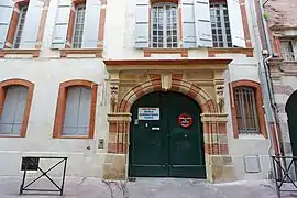 Le portail de l'hôtel Réquy.