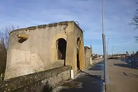 Tour de la porte d'Anglemur, aujourd'hui belvédère.