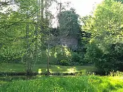 L'une des tours de la Recepte flanquant les remparts est.