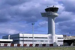 Tour de contrôle de l'aéroport de Bordeaux-Mérignac (2000).