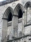 Arcature gothique du dernier étage (vue extérieure).