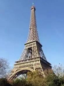 La tour Eiffel à l'automne 2017.