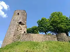 Donjon et remparts ouest du château.