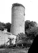 La tour vue du Château-Neuf (nord-ouest) en 1890.