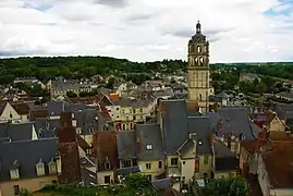 La tour et la ville de Loches.