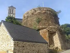 Tour du château dite « paradis des biques ».