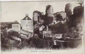 Tour Criminelle (à droite) avant son éboulement en 1936.