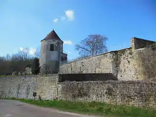 Tour d'enceinte.