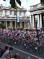 Peloton groupé dans les rues de Londres