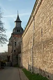 Tour de Grandhan : la vieille tour, dite de Justice, annexée au château de Grandhan