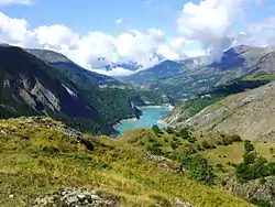 Vue du lac du Chambon et de l'Oisans en direction de l'ouest.