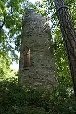 La tour en ruine.