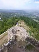 Une tour « ouverte à la gorge ».