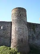 Tour Saint-Antoine, vue de la route.