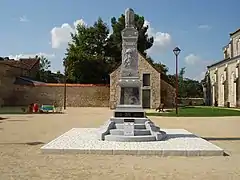 Le monument aux morts en 2011.