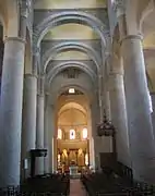 La nef de l'abbatiale Saint-Philibert de Tournus.