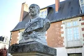 Buste d'Antoine-Dieudonné Belle (Tours).
