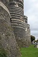 L'ardoise utilisée en maçonnerie (château d'Angers).