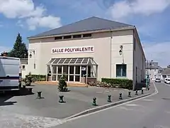 La salle polyvalente.