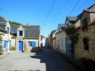 Petite place (à l'angle de la rue des Paludiers et du passage de Keranic) et maisons doubles