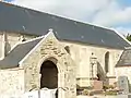 Tréguennec : l'église paroissiale Notre-Dame de Pitié, porche et bas-côté sud.