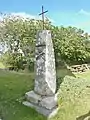 Tréguennec : menhir christianisé près de la chapelle Saint-Alor.