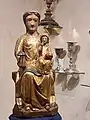 Vierge romane en bois polychrome.