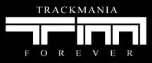Sur un fond noir, TrackMania est écrit en lettres blanches, ainsi que les lettres T et M noires en dessous. En dessous, est écrit Forever.