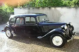 Modèle 11B familiale 1954, carrosserie à 6 glaces, 8 places dont 3 strapontins.