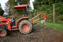 Une tarière de ce type peut être utilisée pour complanter les ceps de vignes morts ou manquants.