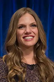 Tracy Spiridakos interprète l'Inspecteur Hailey Upton