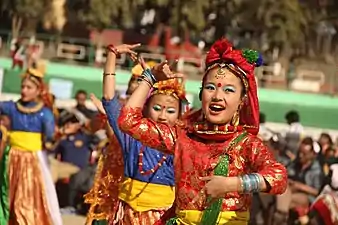 Représentation de danse traditionnelle à Jorethang.