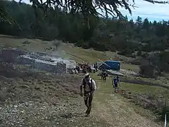 Sortie de la zone de ravitaillement du jas de la Couanche, sur le sentier GR91B et lors du trail du Ventoux 2014.