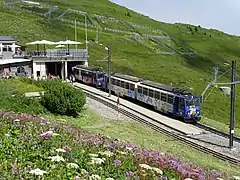 Train à quai en gare des Rochers-de-Naye.