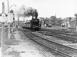 Train spécial s'engageant sur les voies vers Amiens, en 1978.