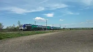 Une unité multiple de train TER près de Thuret