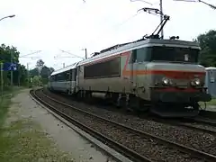 Train Intercités Grandes-Lignes Strasbourg-Lyon passant sans arrêt à Byans.