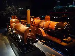 La locomotive à vapeur "Pays de Waes" (à gauche) et la locomotive à vapeur de type 18 (18.051).