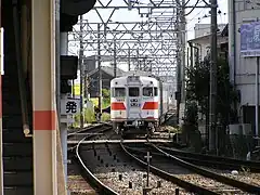 Train en approche de la gare.