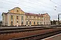 La gare de chemin de fer.