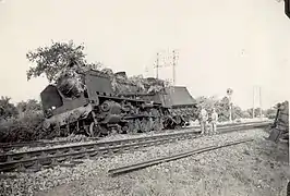 Locomotive déraillée près de Saint-Malo.