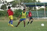 Footballeurs en train de s'entraîner.