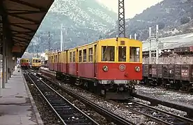 Automotrices avant leur dernière modernisation en gare de Villefranche - Vernet-les-Bains.