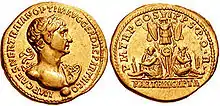 Aureus frappé vers le milieu de l'été 116. Sur le côté pile, au-dessus de la devise PARTHIA CAPTA, les figures de deux Parthes vaincus qui se tiennent adossés sous des trophées.RIC II 325..