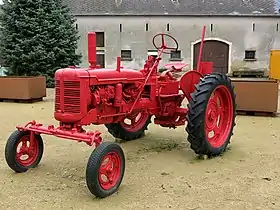 McCormick Farmall F-235 D