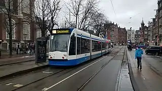 Rame bidirectionnelle à plancher bas à la station Westermarkt (2022).