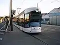 Le tram après la station Saint-Pierre en direction de Noailles.