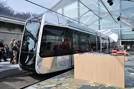 Vue extérieure de la maquette du tramway de Tours ; Design de RCP Design Global